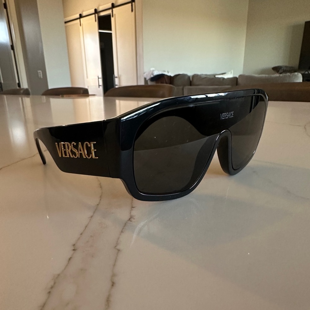 Versace VE4439 shield sunglasses in black with dark grey lenses. *Authentic